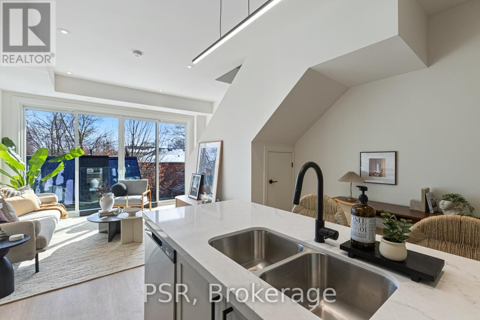 D - 55 HARRIET STREET Image 7