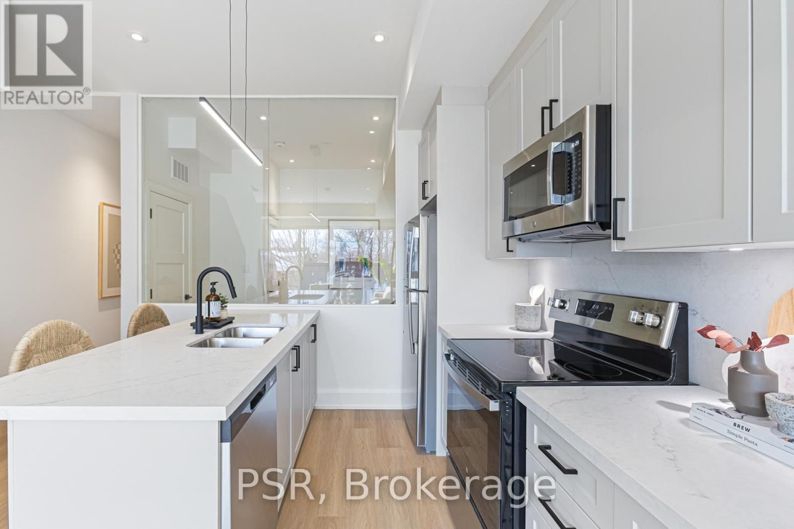 D - 55 HARRIET STREET Image 9