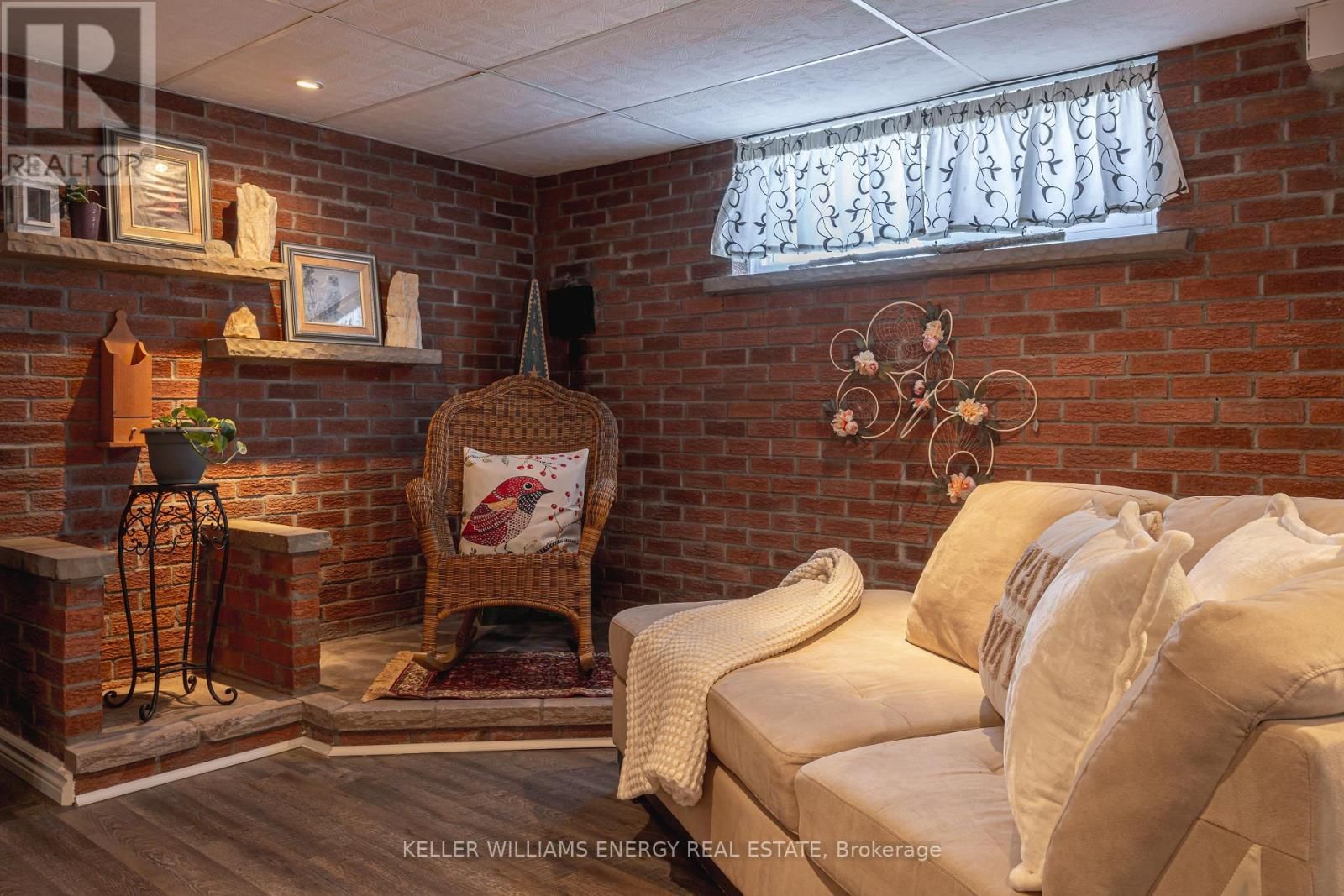 70 ORIOLE COURT Image 16