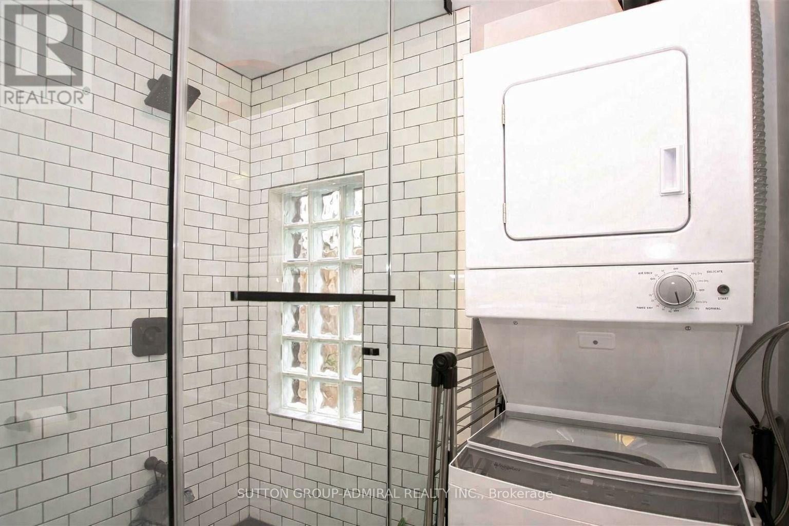 Main Floor - 177 LOGAN AVENUE Image 8