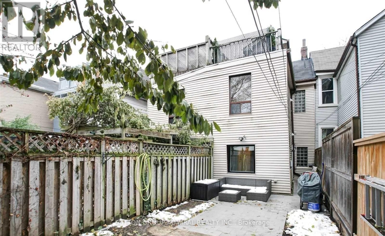 Main Floor - 177 LOGAN AVENUE Image 9