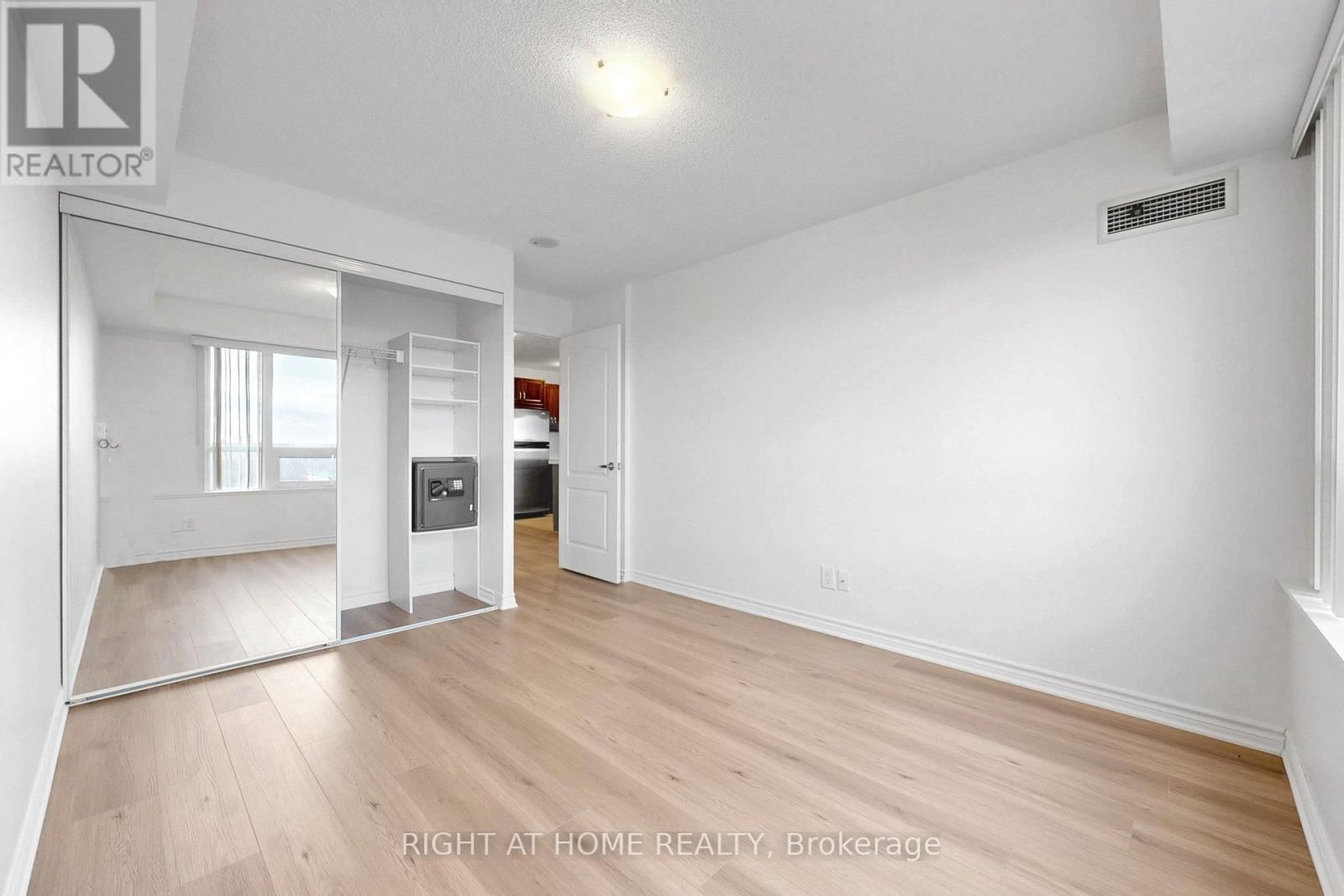 807 - 2020 MCNICOLL AVENUE Image 24