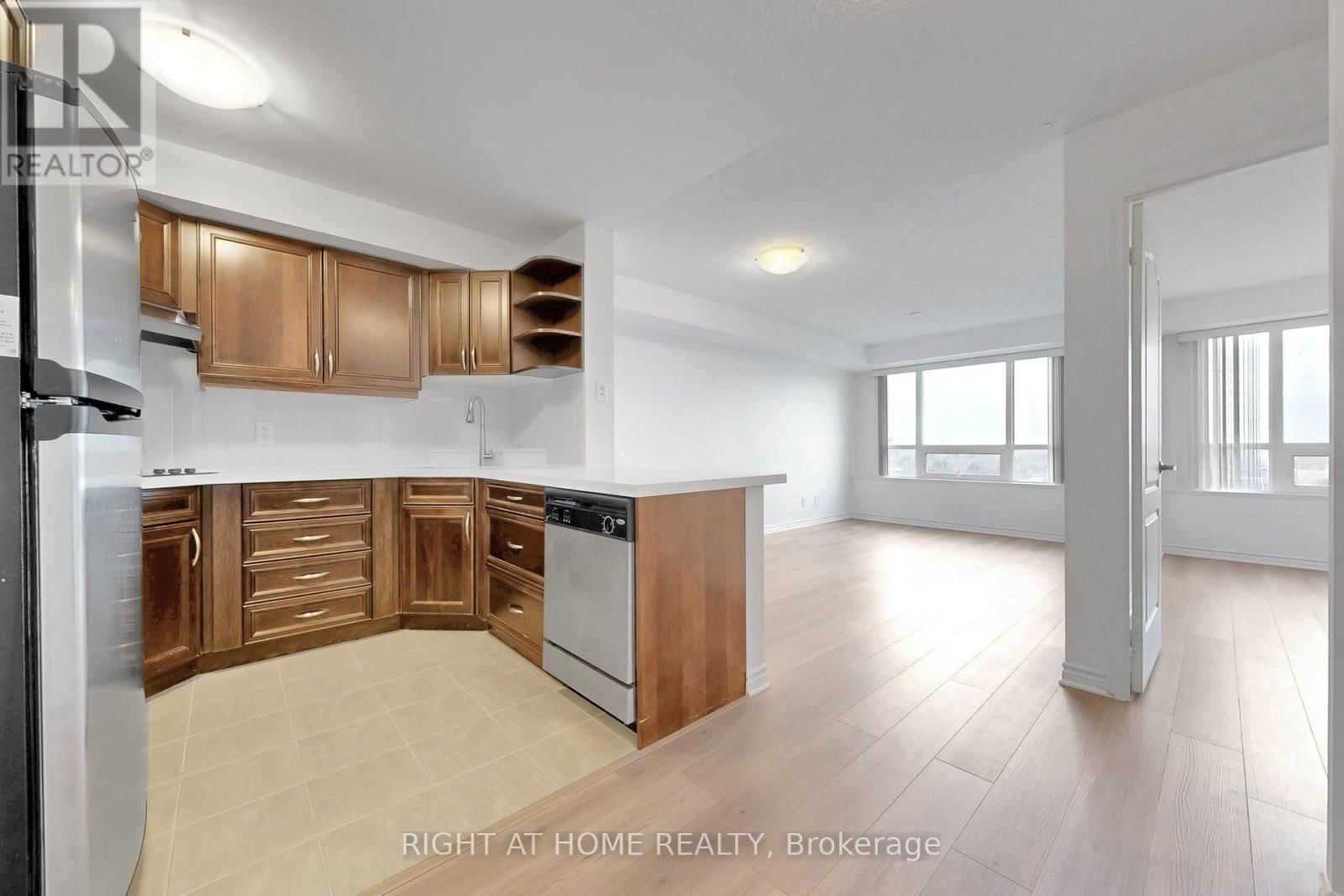 807 - 2020 MCNICOLL AVENUE Image 8