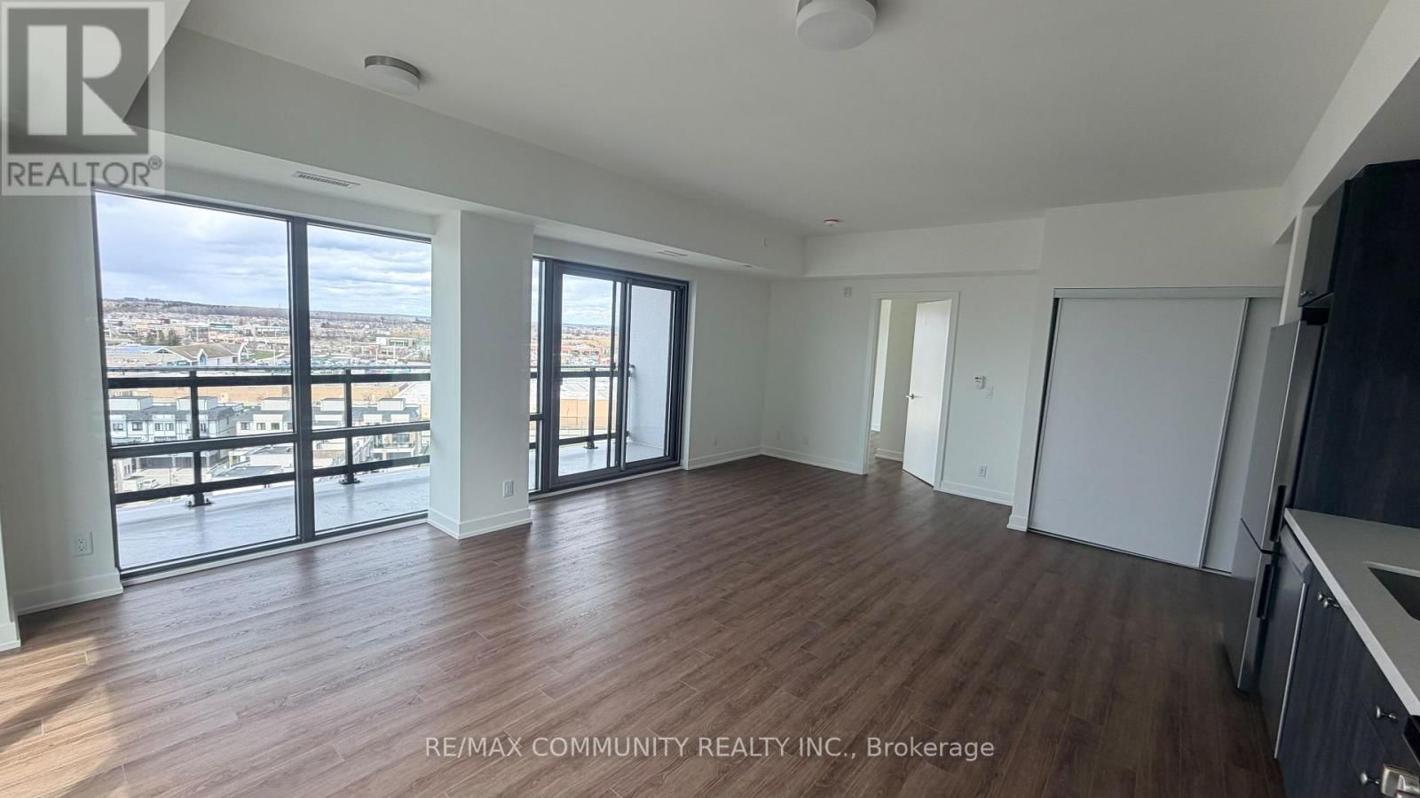 1112 - 51 CLARINGTON BOULEVARD Image 3