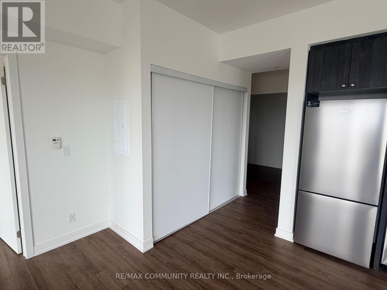 1112 - 51 CLARINGTON BOULEVARD Image 4