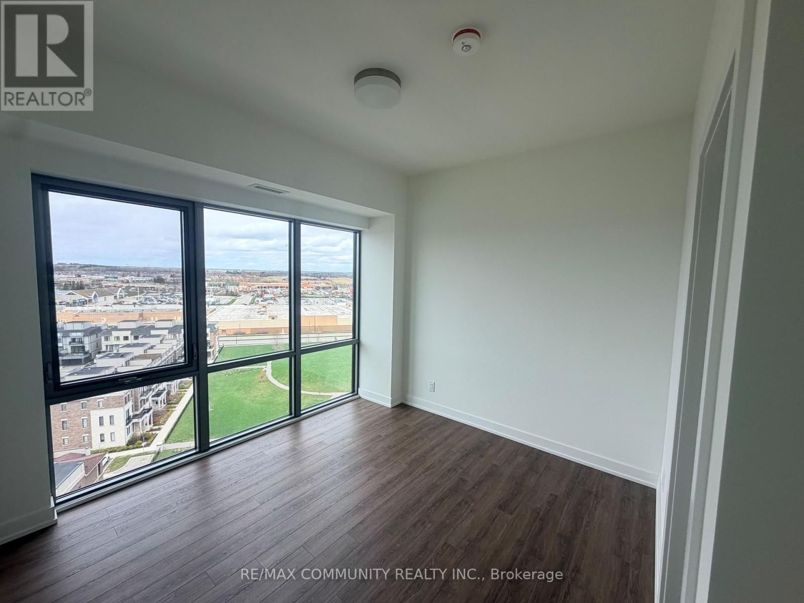 1112 - 51 CLARINGTON BOULEVARD Image 5