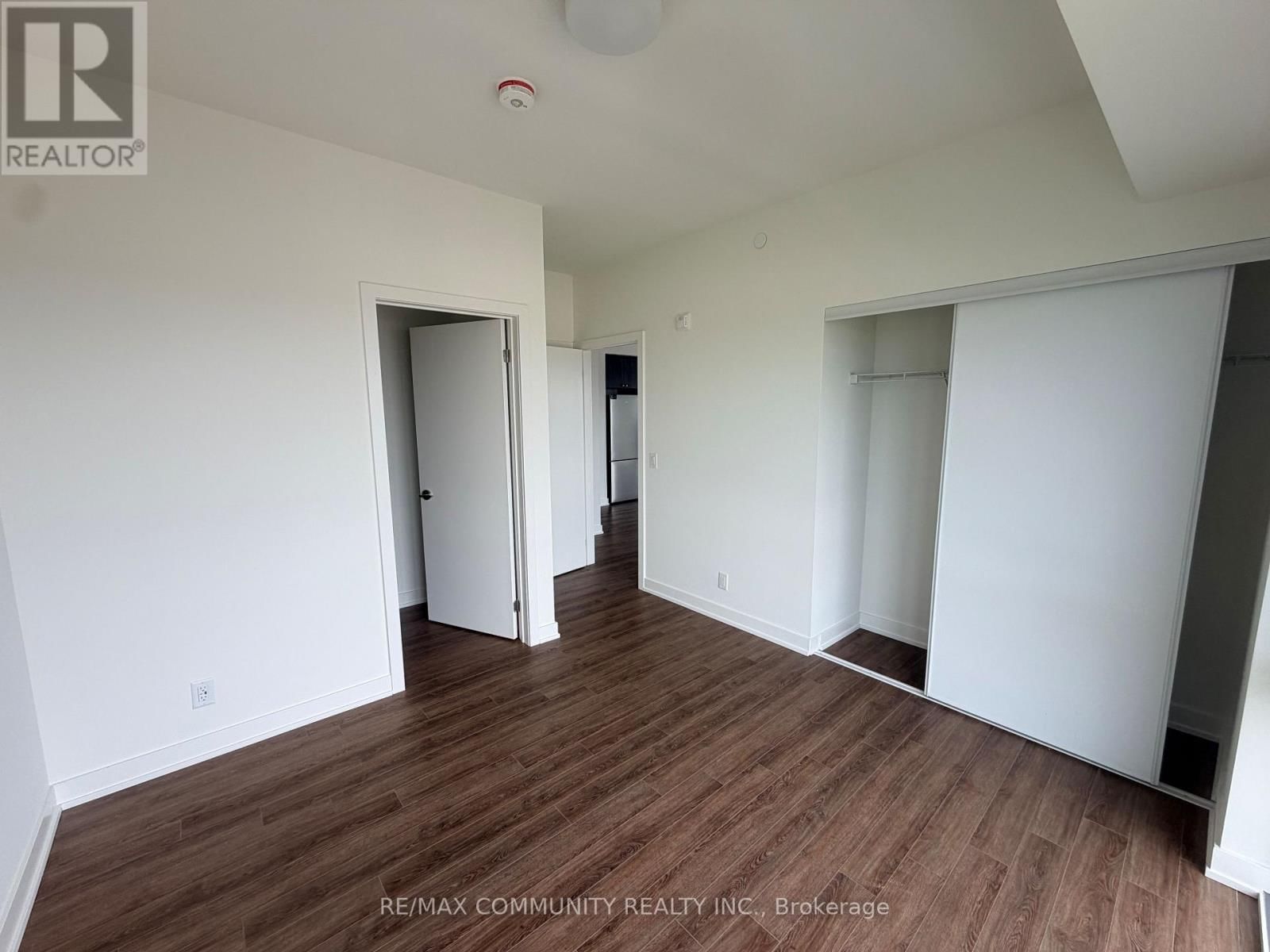 1112 - 51 CLARINGTON BOULEVARD Image 7