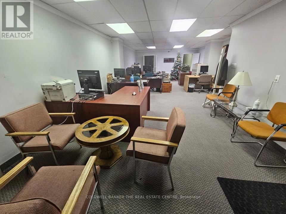 Main - 2869 KINGSTON Image 2