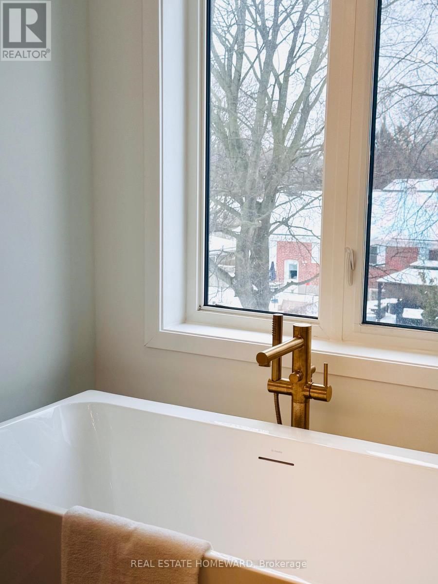 30 FRANK LLOYD WRIGHT STREET Image 24