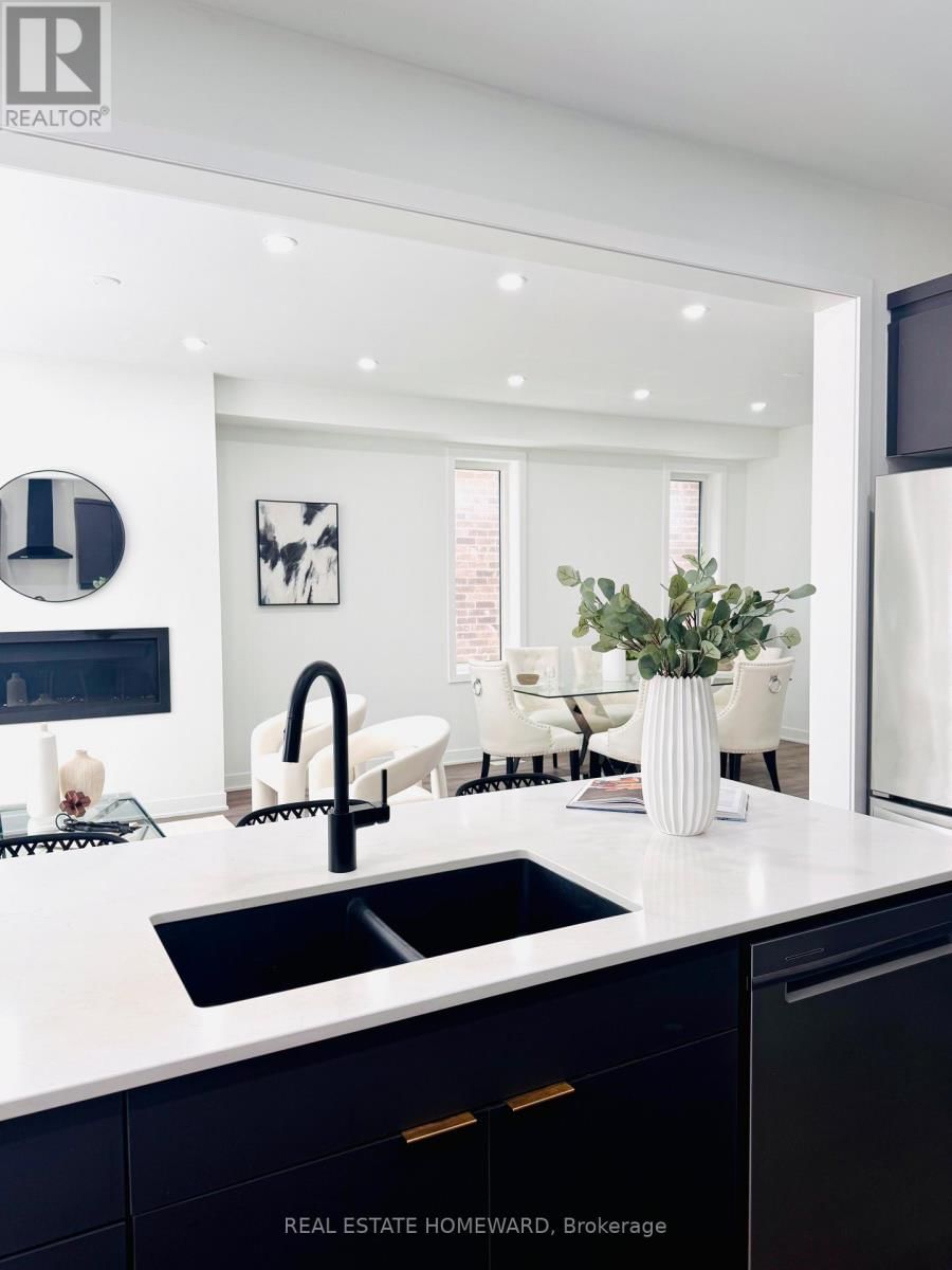 30 FRANK LLOYD WRIGHT STREET Image 9