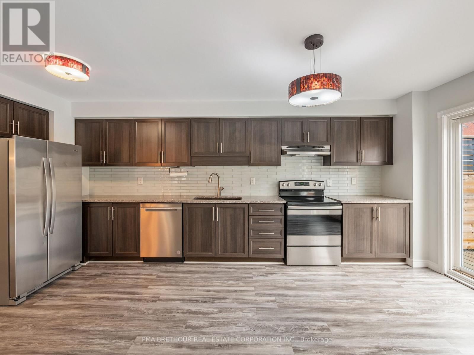 110 WHITE PINE CRESCENT Image 12