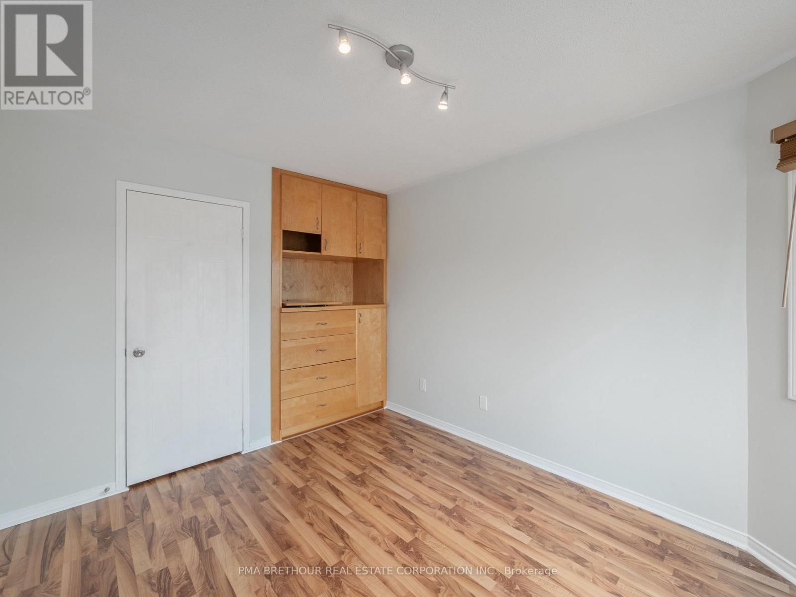 110 WHITE PINE CRESCENT Image 18