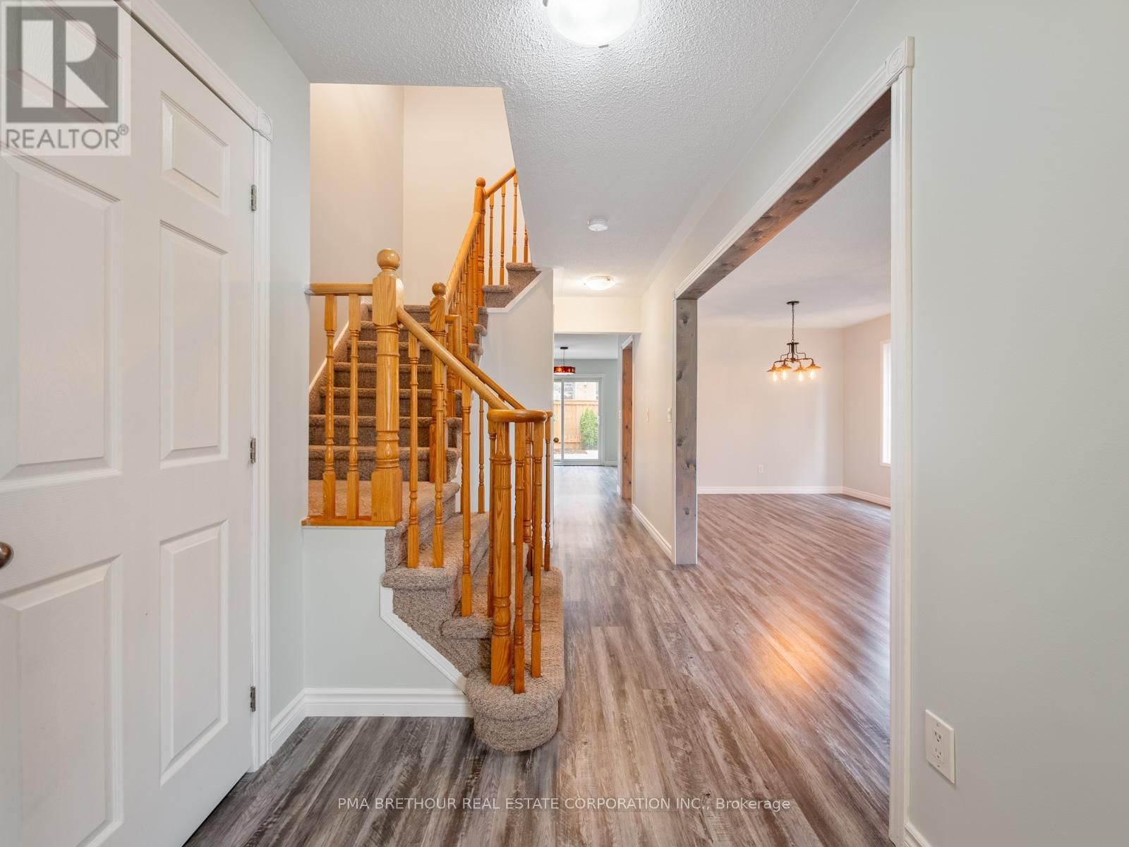 110 WHITE PINE CRESCENT Image 5