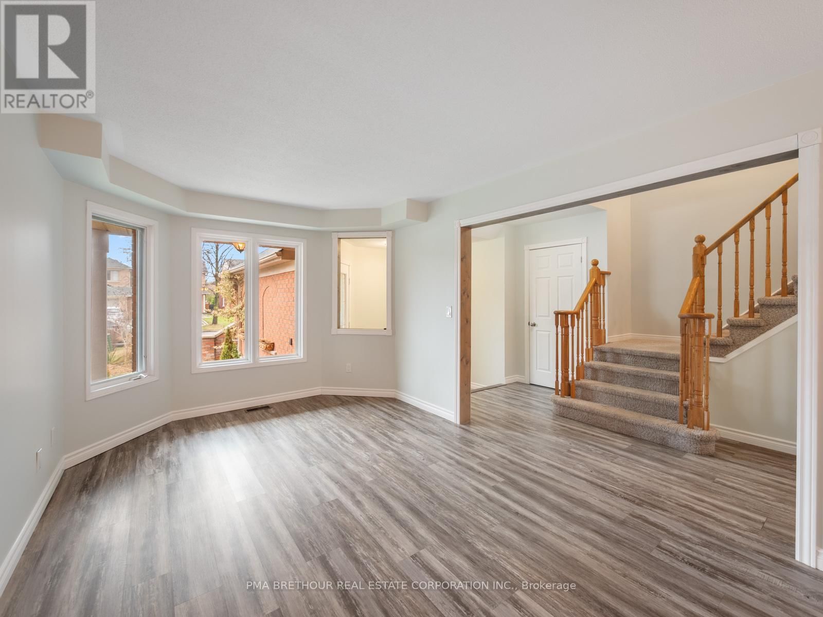 110 WHITE PINE CRESCENT Image 9