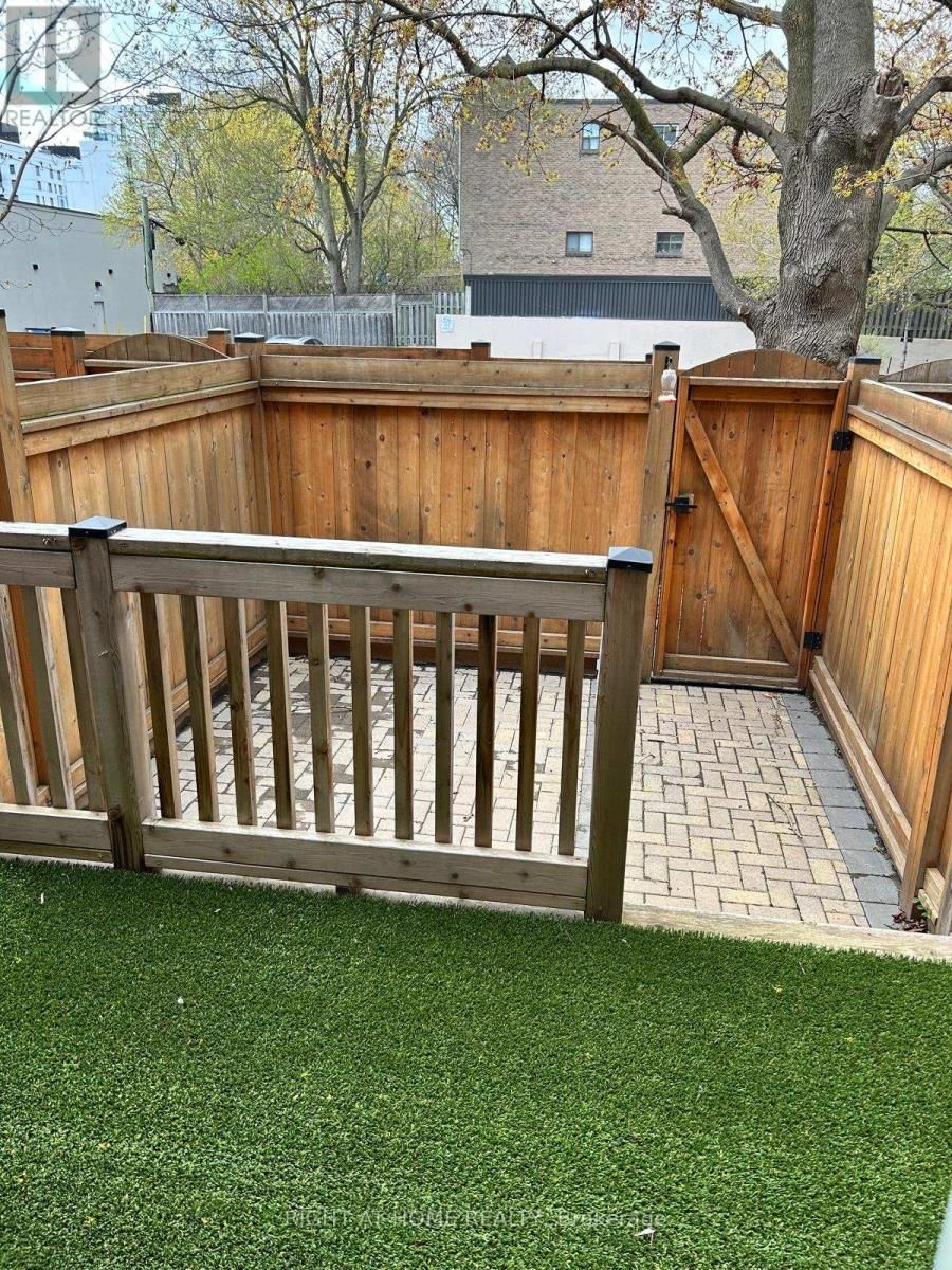 2 - 1666 QUEEN STREET EAST Image 21