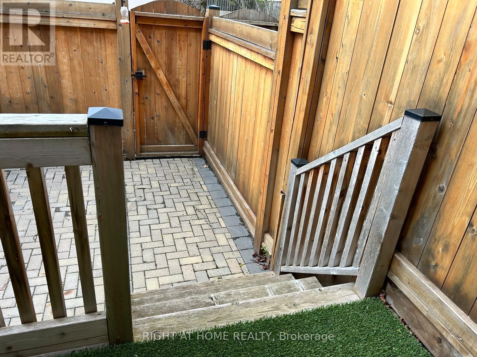 2 - 1666 QUEEN STREET EAST Image 26