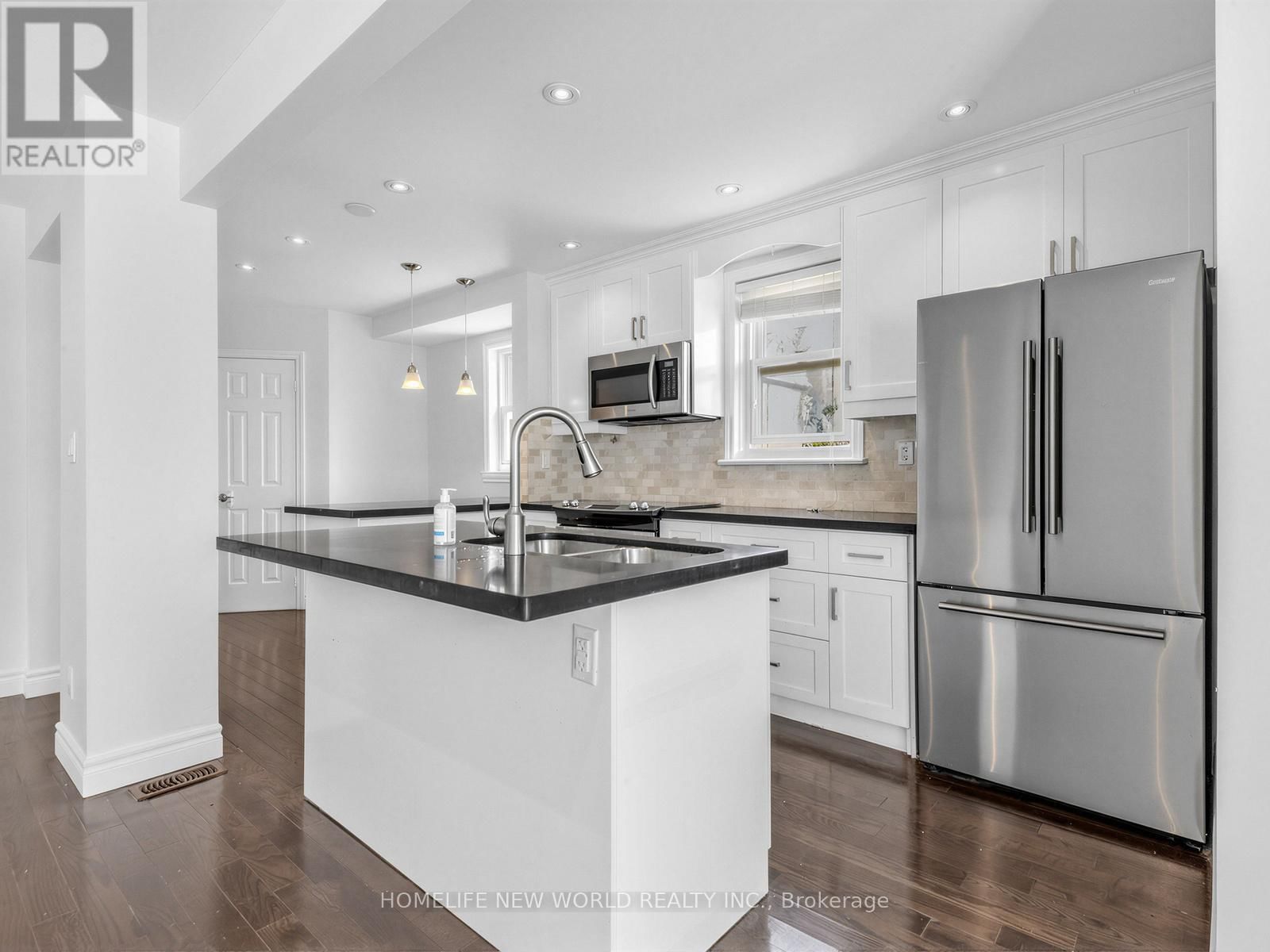 Main - 41 BINSWOOD AVENUE Image 11