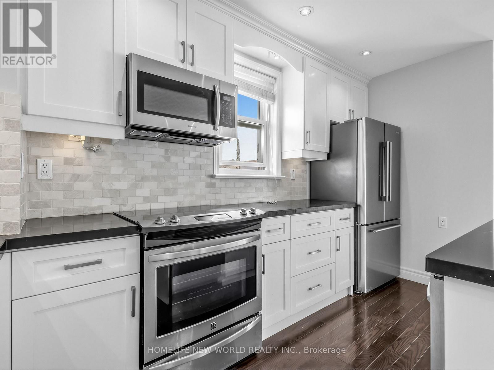 Main - 41 BINSWOOD AVENUE Image 13