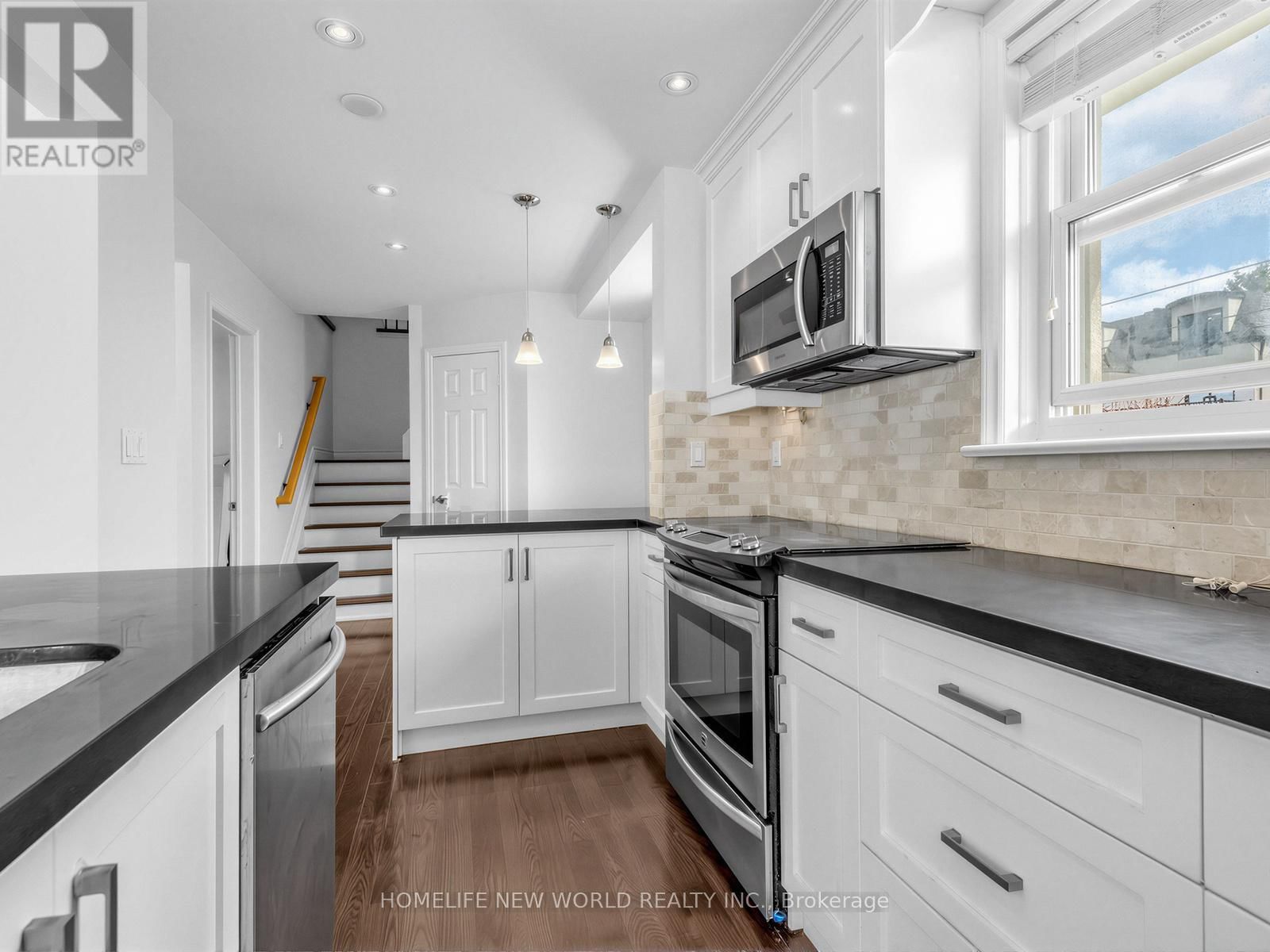 Main - 41 BINSWOOD AVENUE Image 14