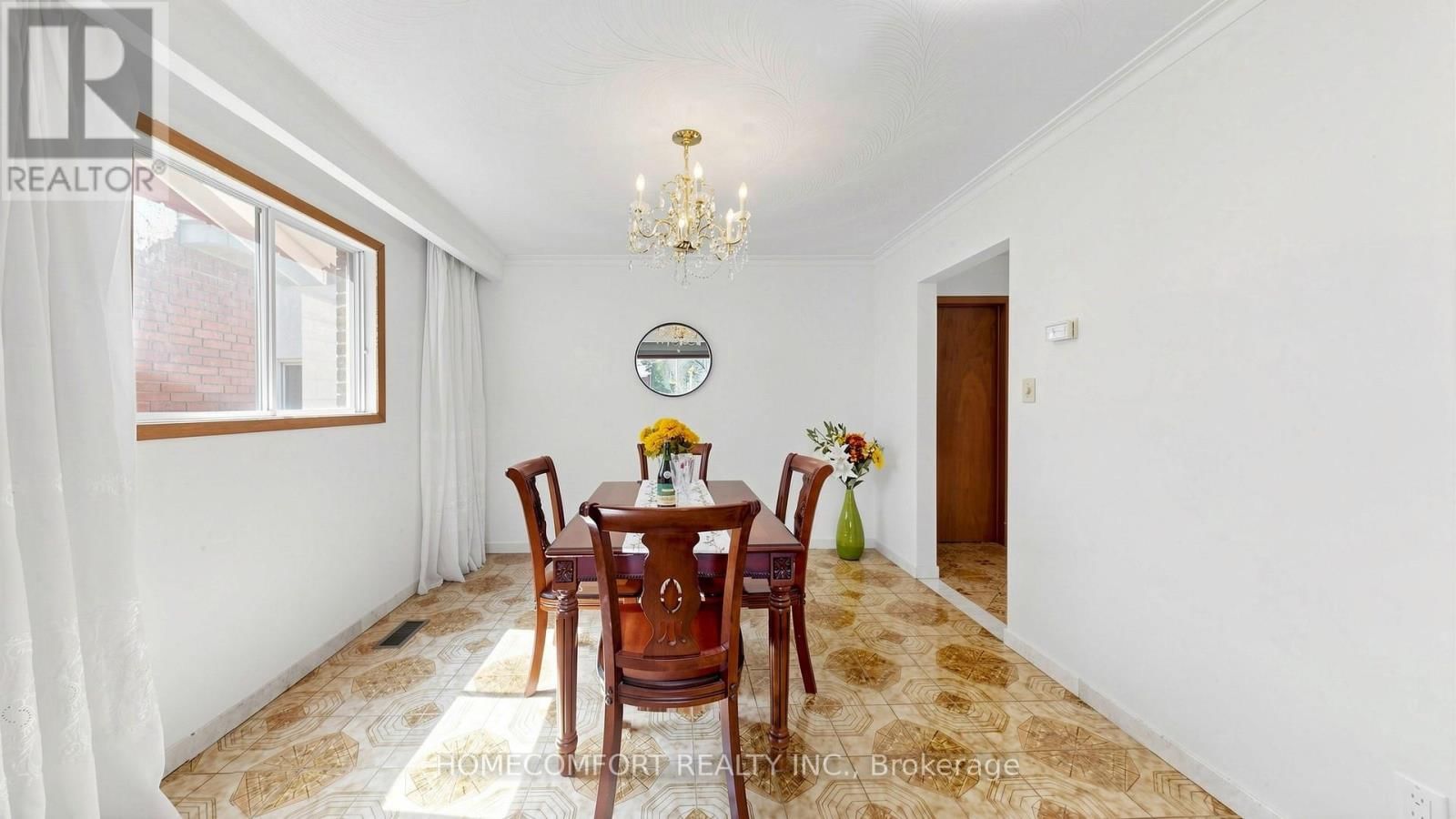 76 BARRINGTON AVENUE Image 12