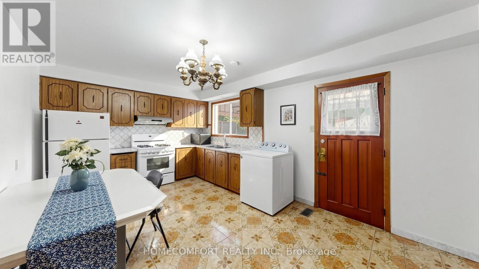 76 BARRINGTON AVENUE Image 14