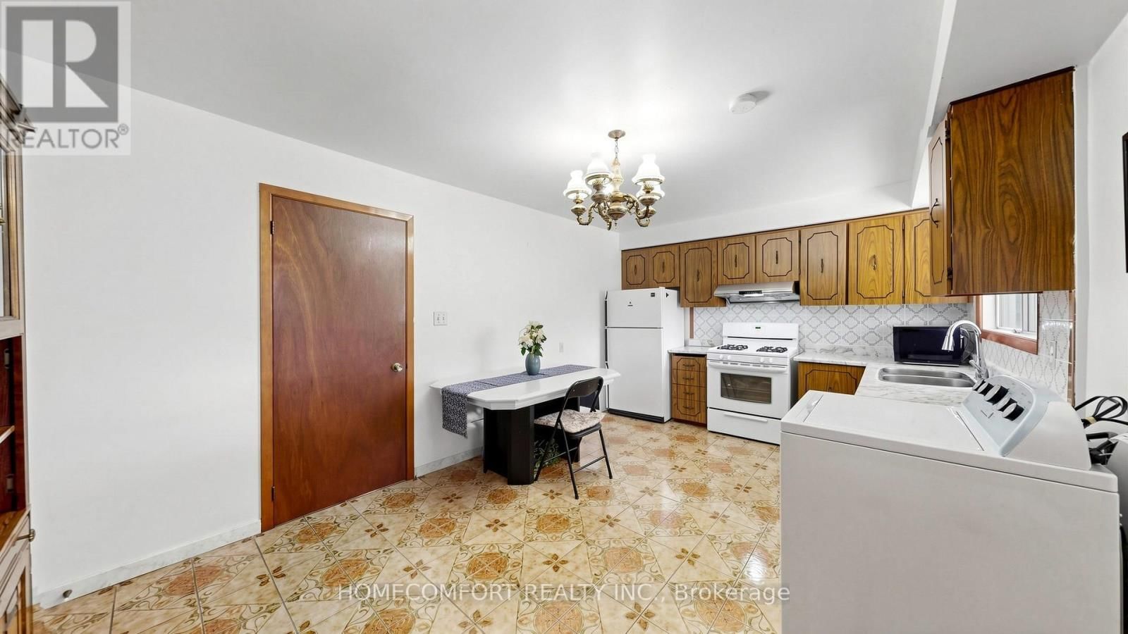 76 BARRINGTON AVENUE Image 15