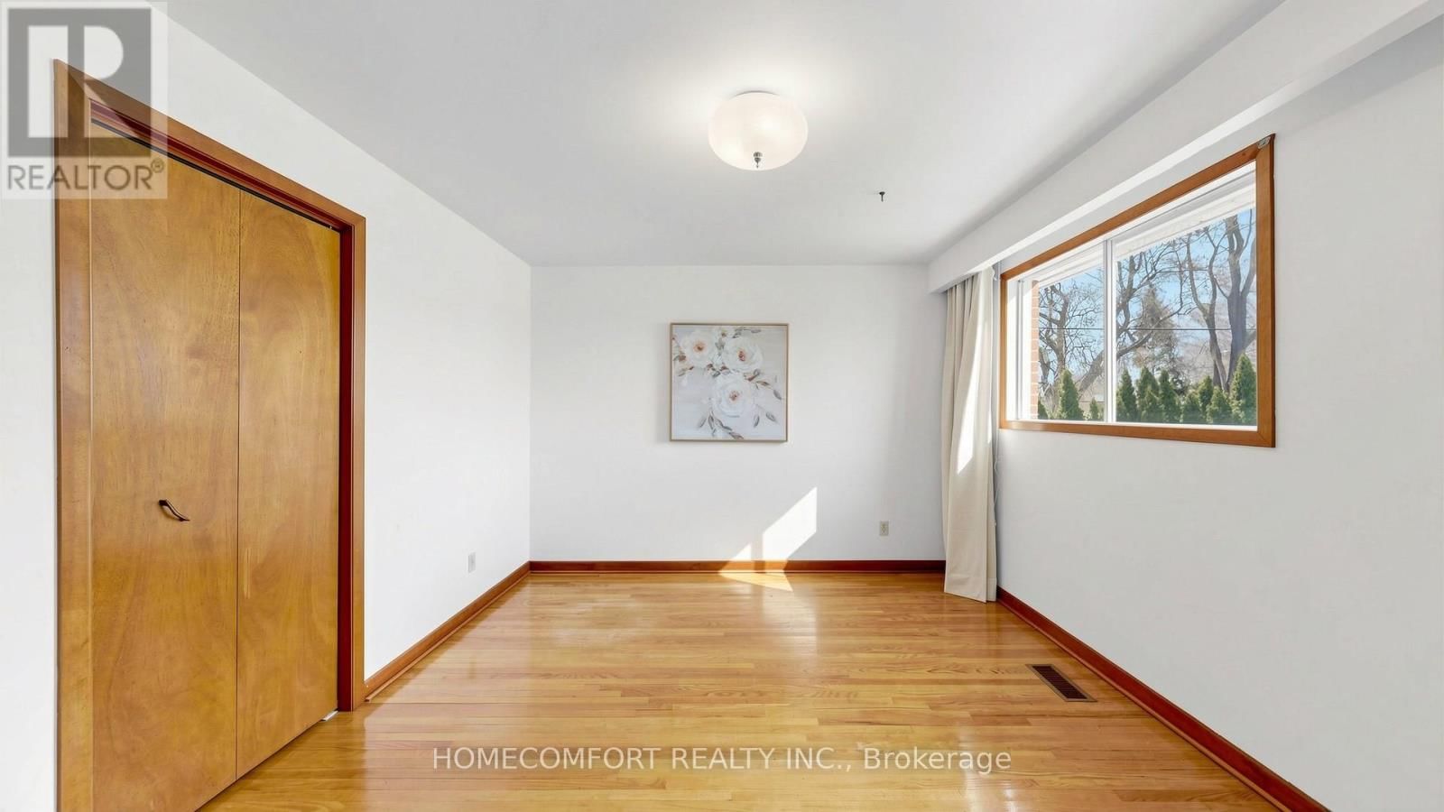 76 BARRINGTON AVENUE Image 25