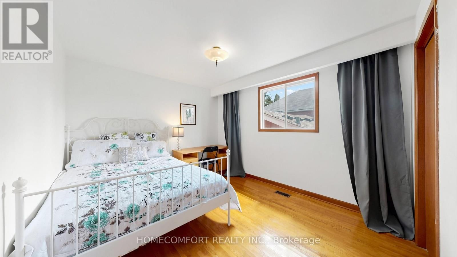 76 BARRINGTON AVENUE Image 27