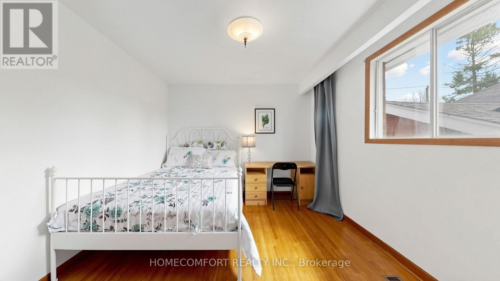 76 BARRINGTON AVENUE Image 28