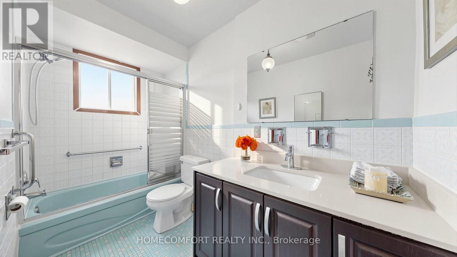 76 BARRINGTON AVENUE Image 30