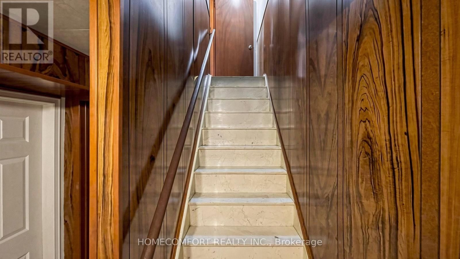 76 BARRINGTON AVENUE Image 31