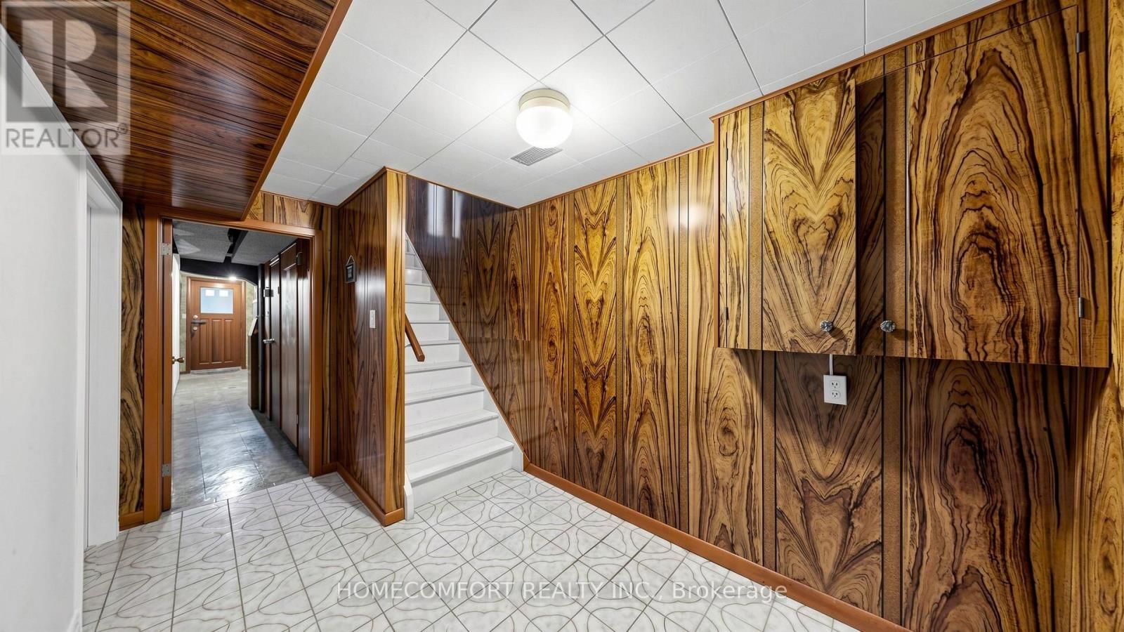 76 BARRINGTON AVENUE Image 32