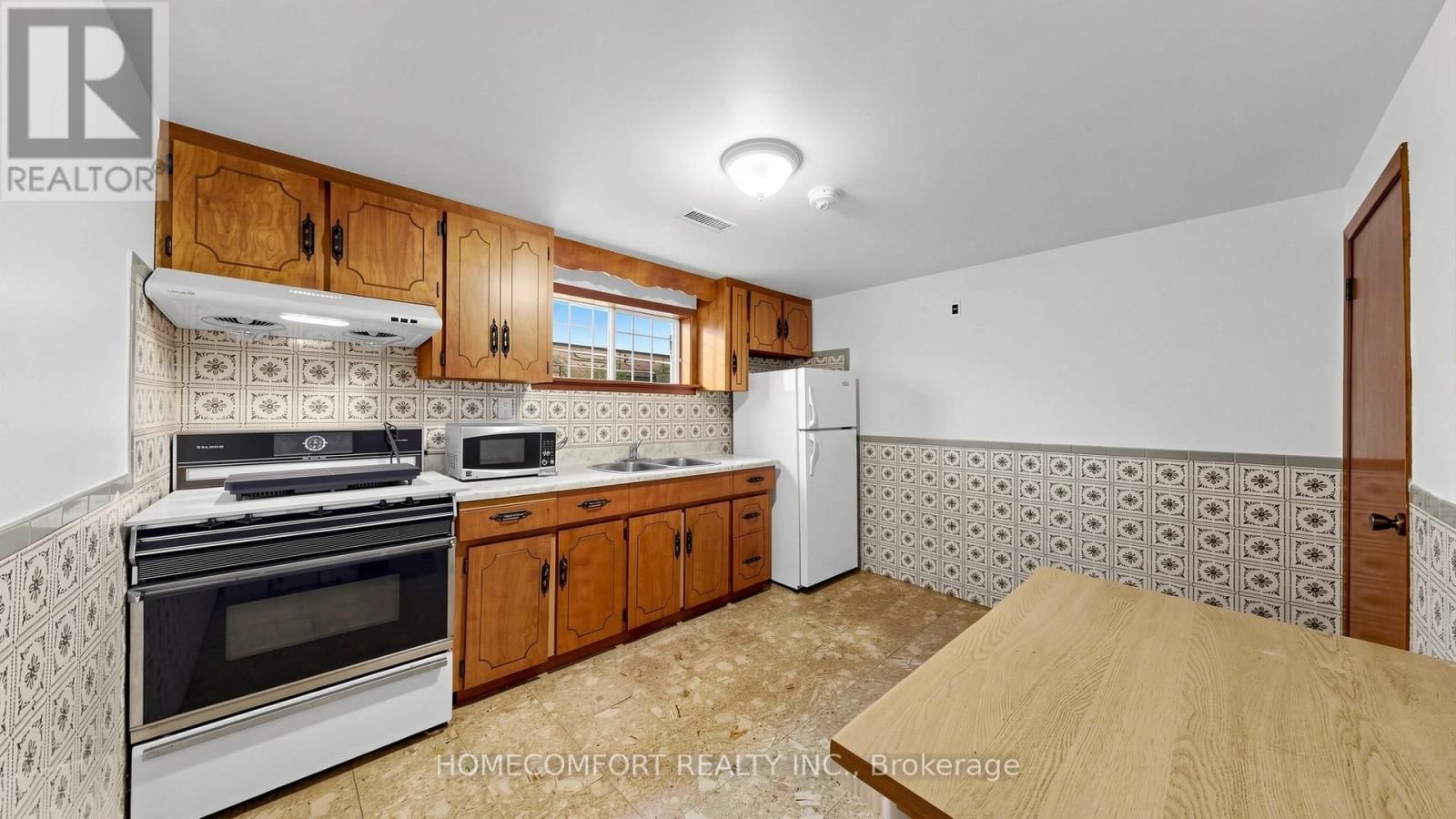 76 BARRINGTON AVENUE Image 33