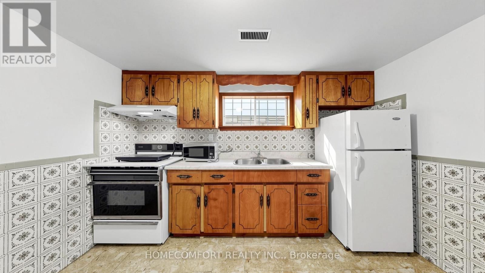 76 BARRINGTON AVENUE Image 34