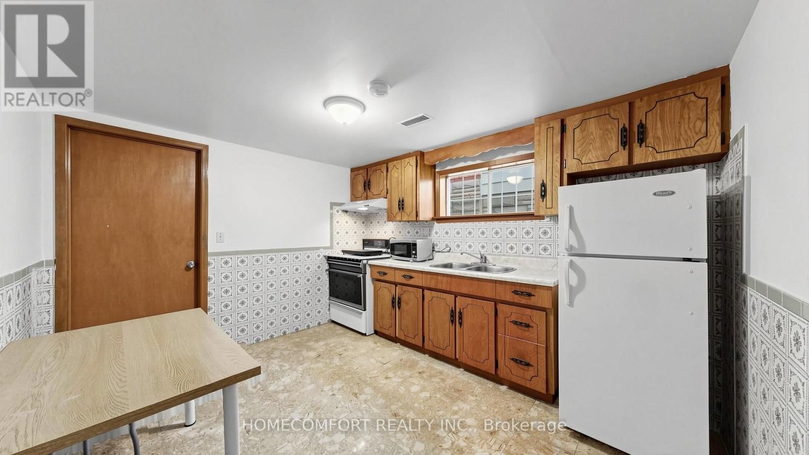 76 BARRINGTON AVENUE Image 35