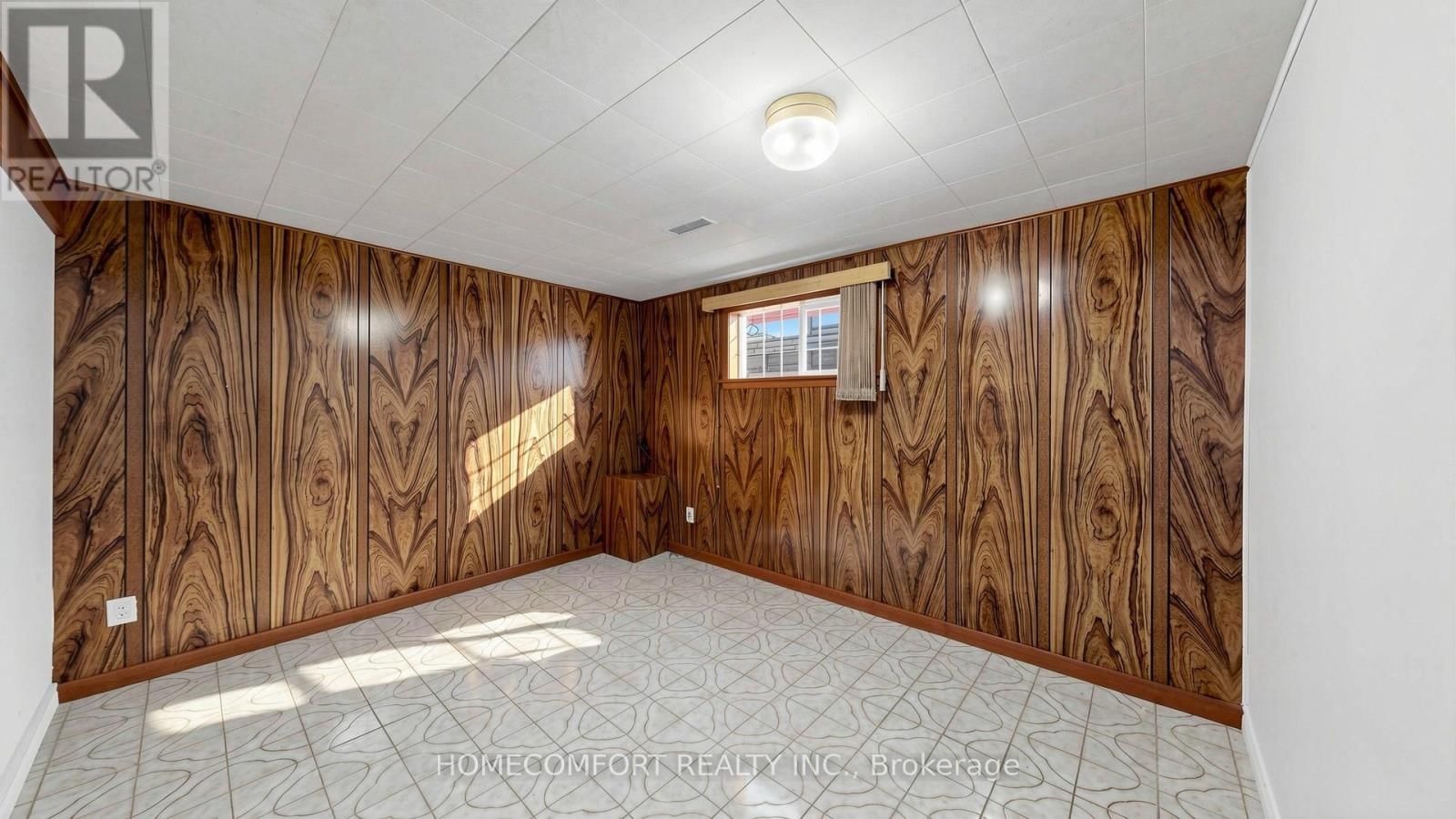 76 BARRINGTON AVENUE Image 36