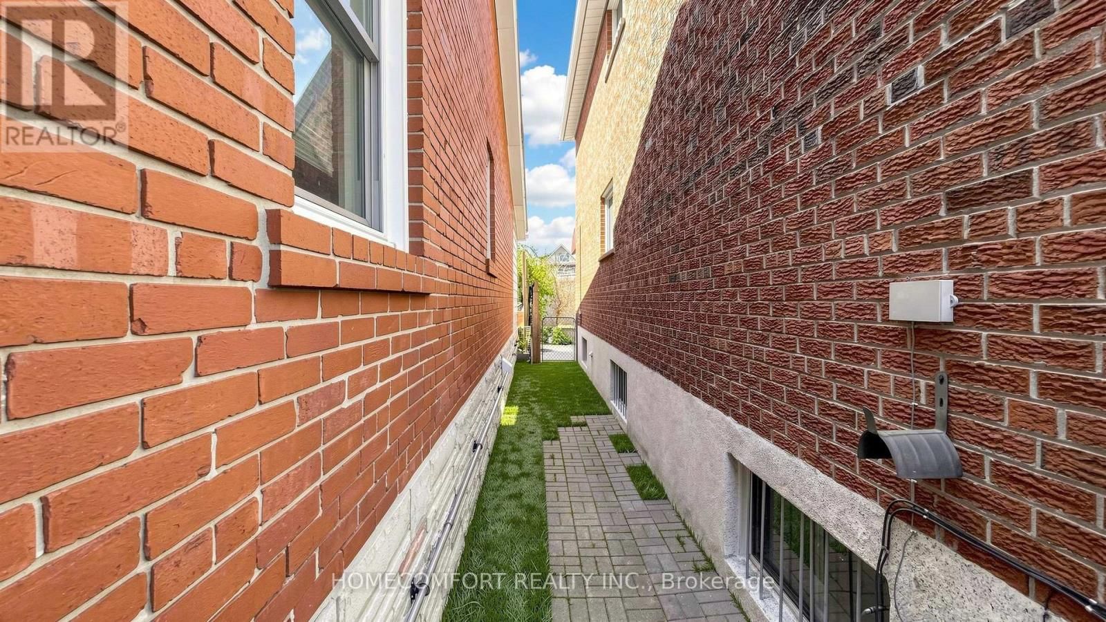 76 BARRINGTON AVENUE Image 46