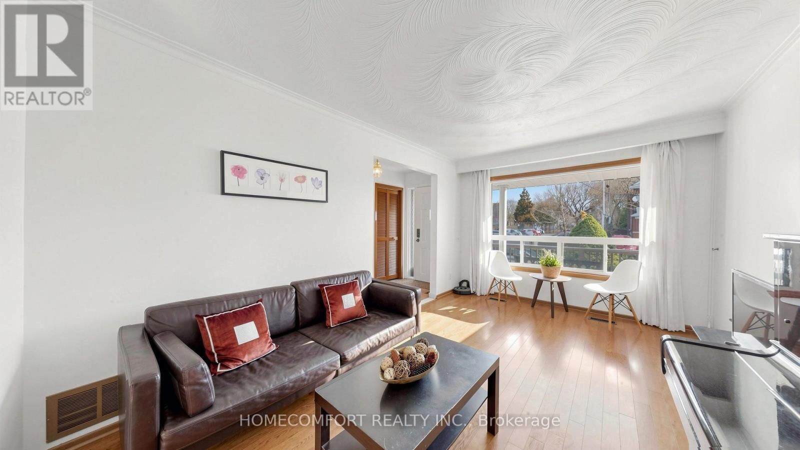 76 BARRINGTON AVENUE Image 6