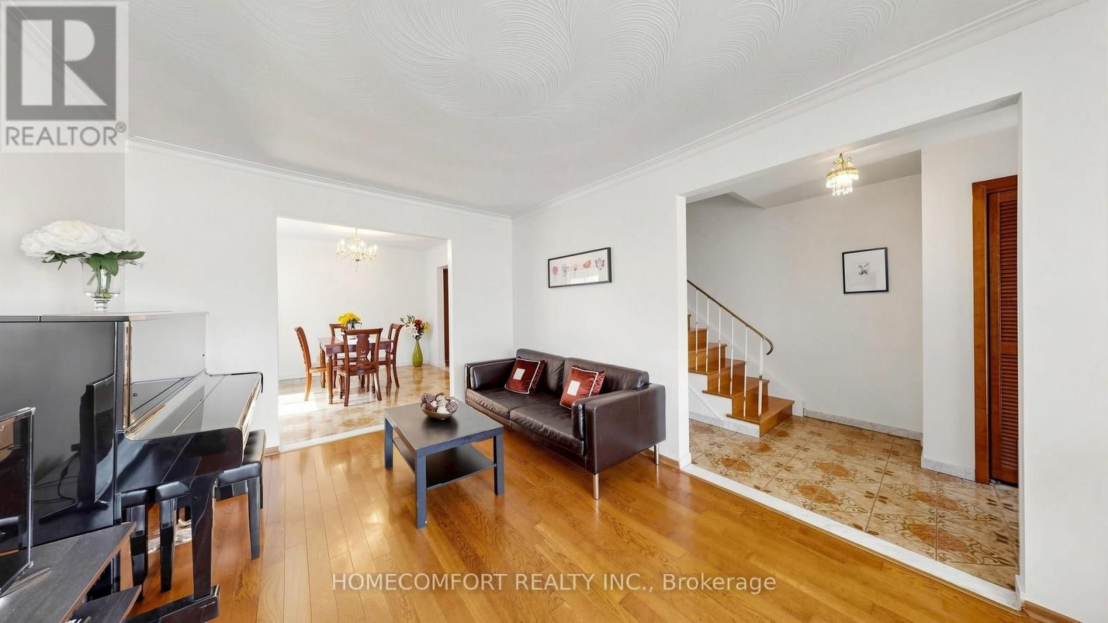 76 BARRINGTON AVENUE Image 7