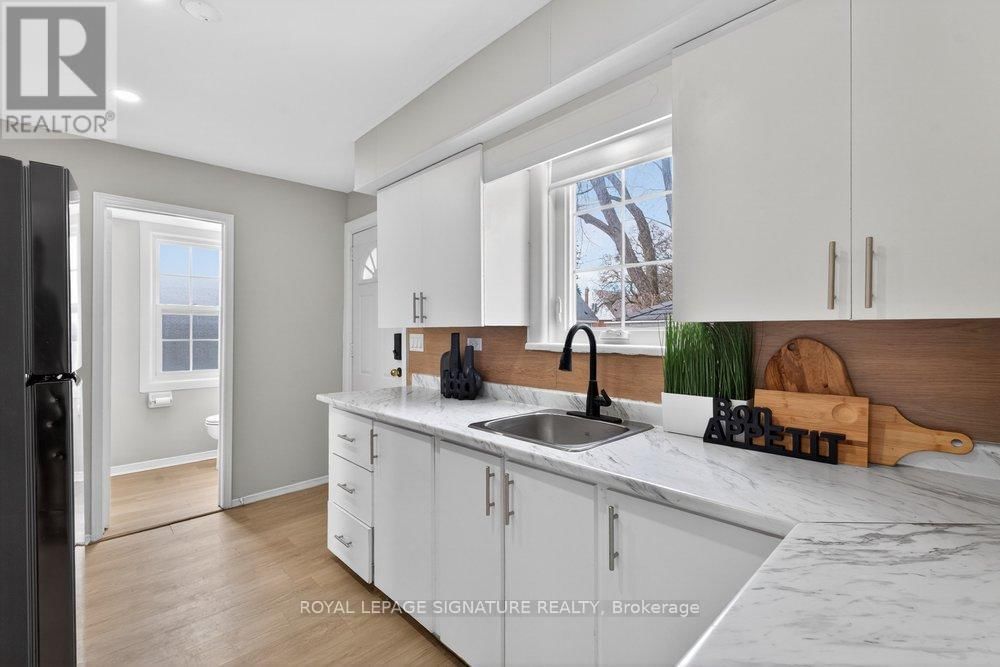 3244 ST CLAIR AVENUE EAST Image 15