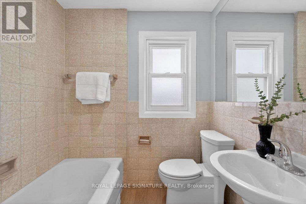 3244 ST CLAIR AVENUE EAST Image 33