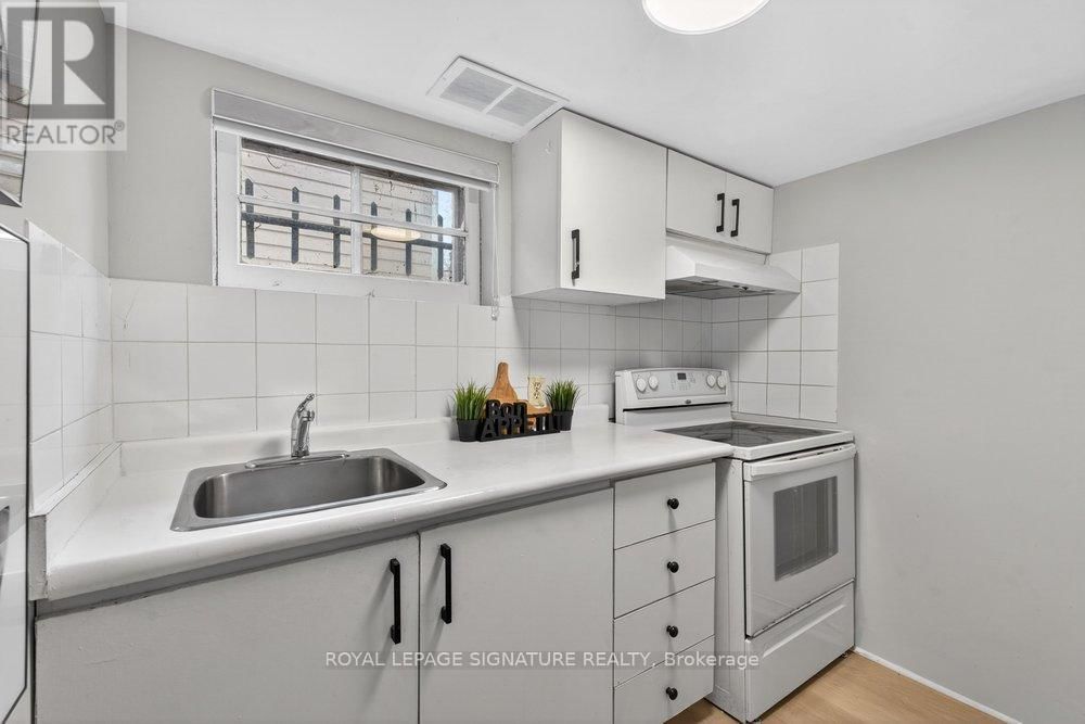 3244 ST CLAIR AVENUE EAST Image 38