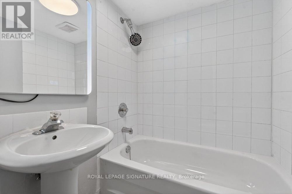 3244 ST CLAIR AVENUE EAST Image 41