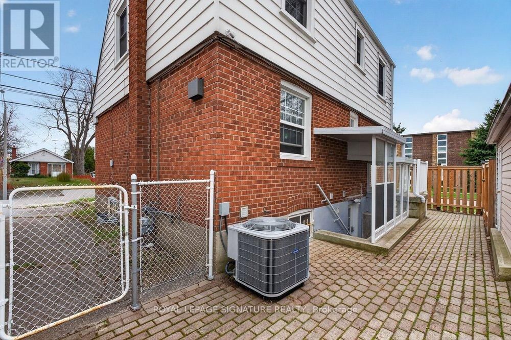 3244 ST CLAIR AVENUE EAST Image 44