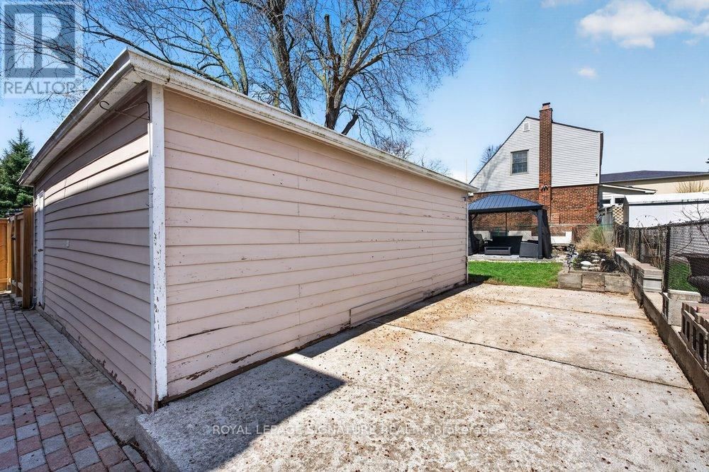 3244 ST CLAIR AVENUE EAST Image 45