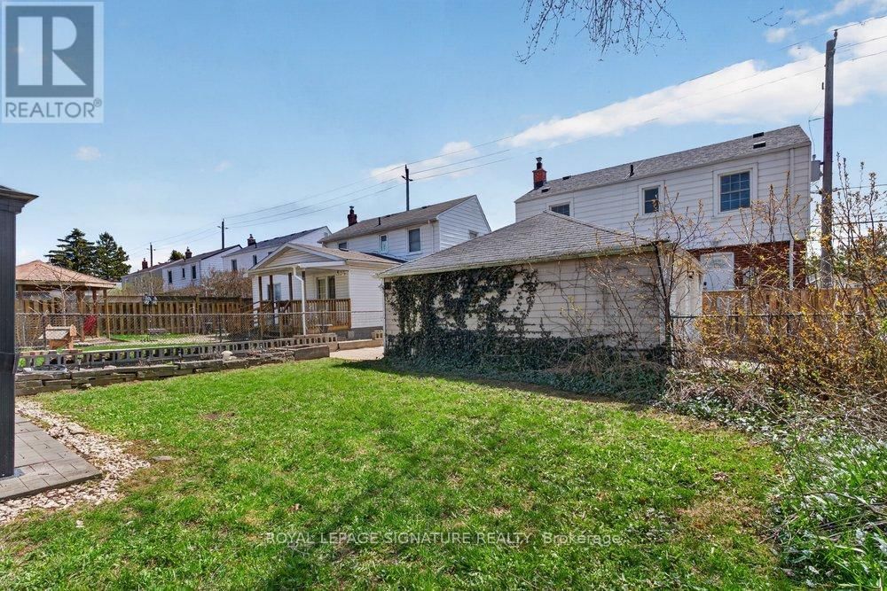 3244 ST CLAIR AVENUE EAST Image 47