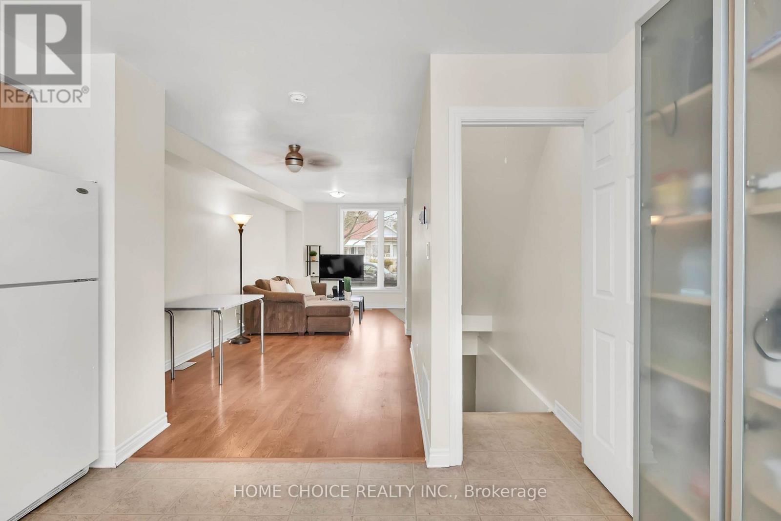 121 - 10 FAIRWOOD CRESCENT Image 10