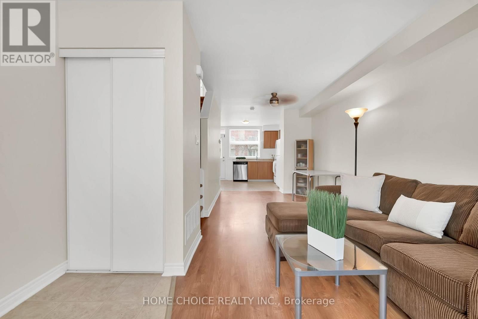 121 - 10 FAIRWOOD CRESCENT Image 4