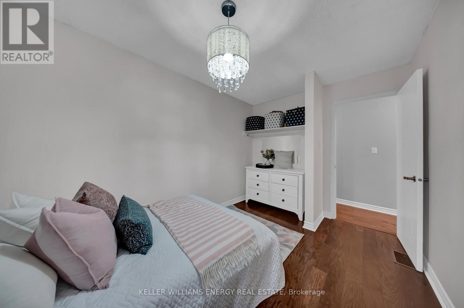 39 LONGWOOD COURT Image 34