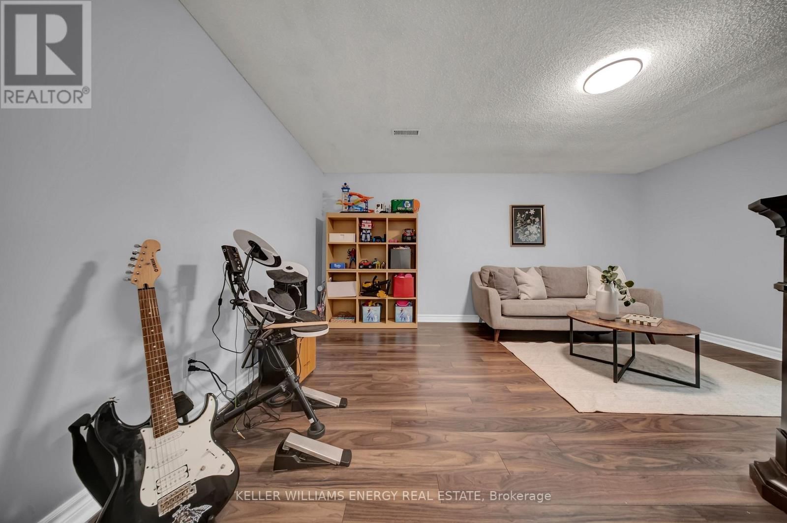 39 LONGWOOD COURT Image 42